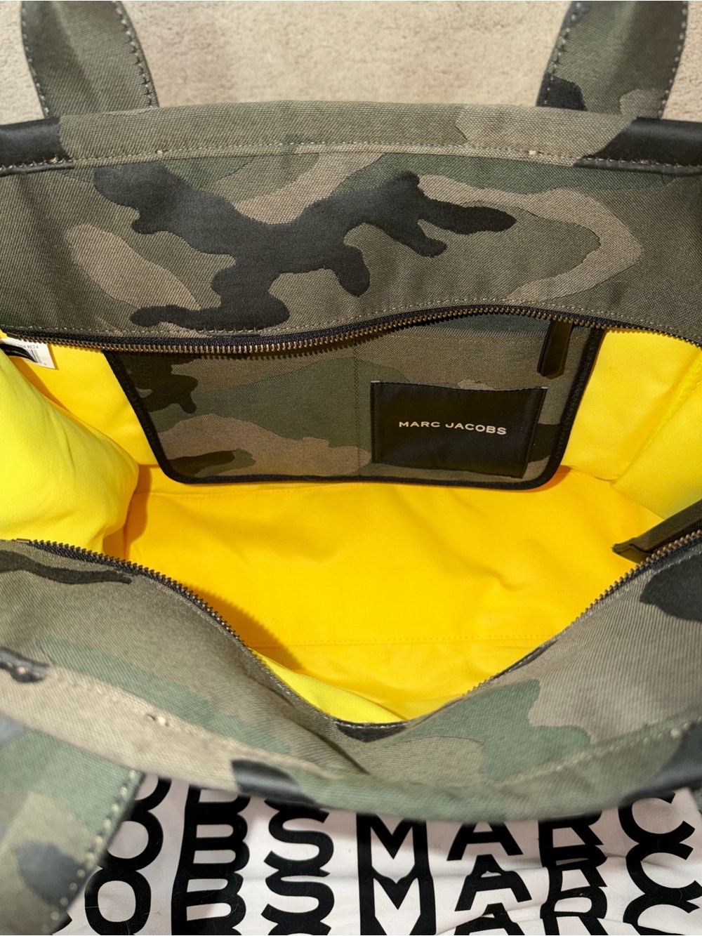 Marc Jacob’s - the camo jacquard tote bag *Large - Picture 4 of 4